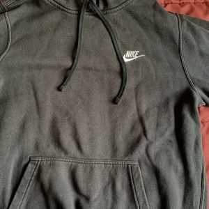BLACK NIKE HOODIE